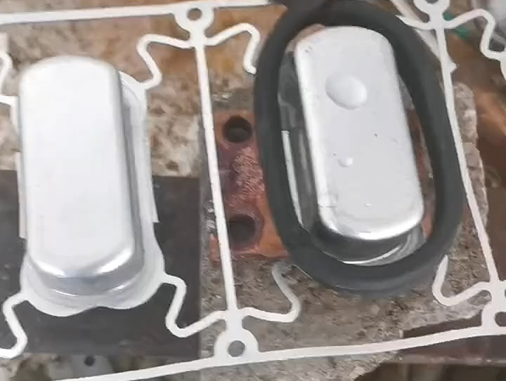 鋁件模具加熱，高頻機(jī)緩慢加熱至100度左右，保持模具不變形