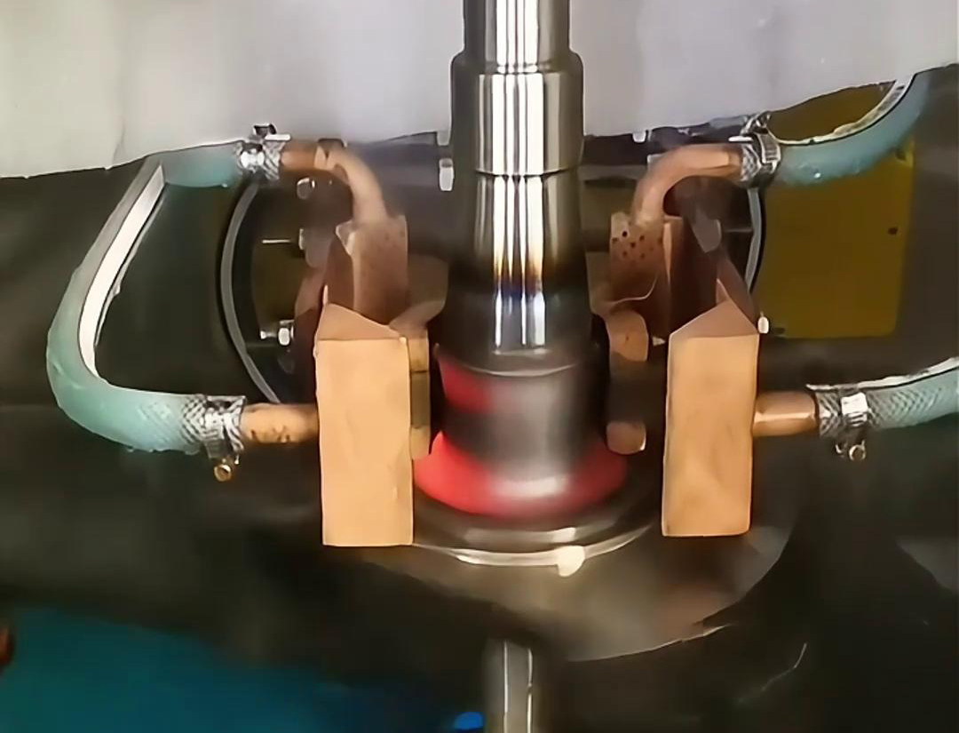 超高頻淬火機床是一種高效的金屬淬火設(shè)備