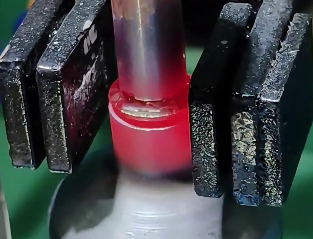 高頻釬焊機在銅管焊接中展現了顯著的優勢和高效的應用效果