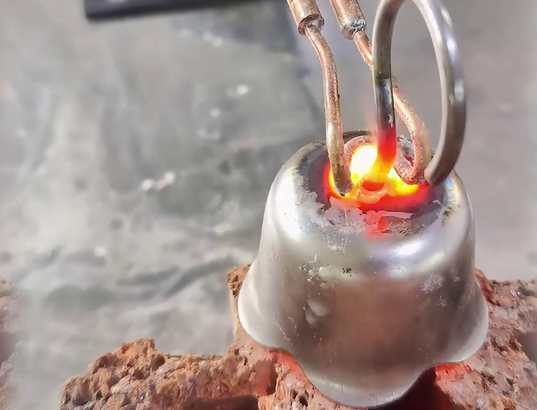 超高頻焊接機(jī)應(yīng)用于銅、鐵、鋁等各類同種或異種金屬材料的焊接