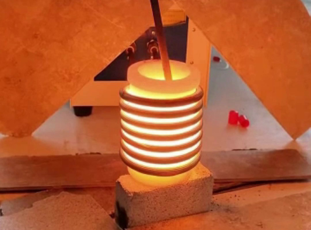 江西客戶銅粉熔煉實測！海拓小型高頻熔煉爐高效熔解，為精密銅件生產提供數據支撐