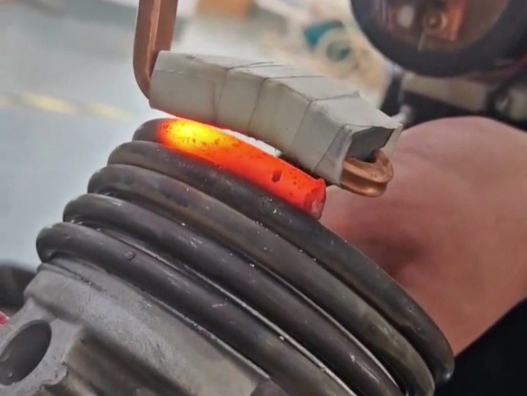 海拓手持式高頻加熱機(jī)：提升彈簧鋼熱處理效率與質(zhì)量的實用選擇