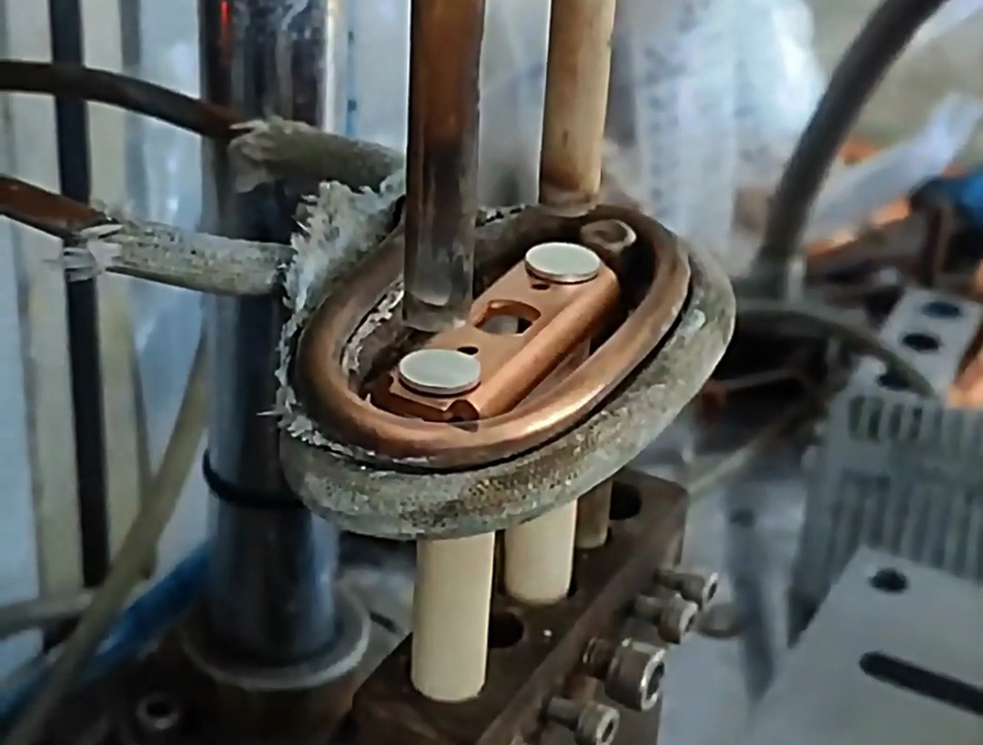 海拓高頻焊機(jī)實戰(zhàn)演示！銅與合金鋼異種金屬焊接全過程