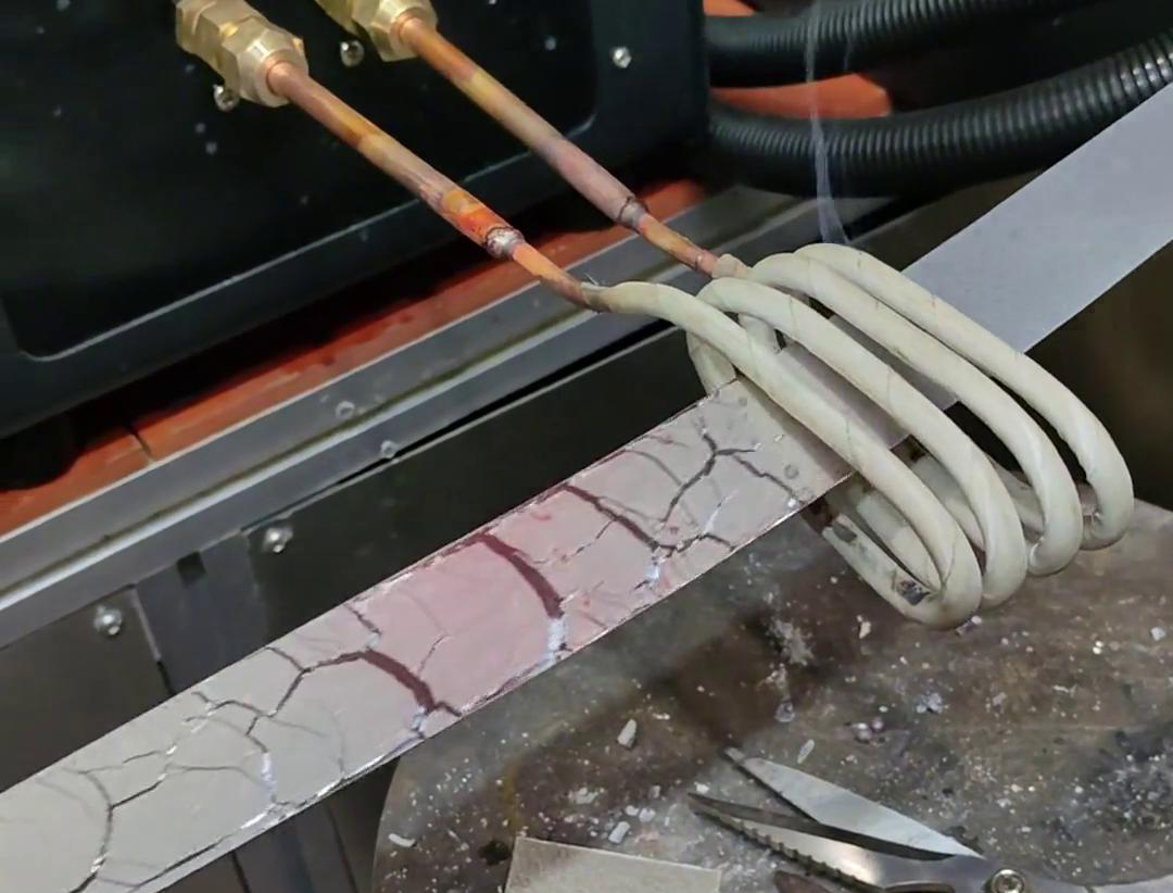 高頻機應用于鋼片鋼帶連續在線退火，可以實現高效、環保的退火處理