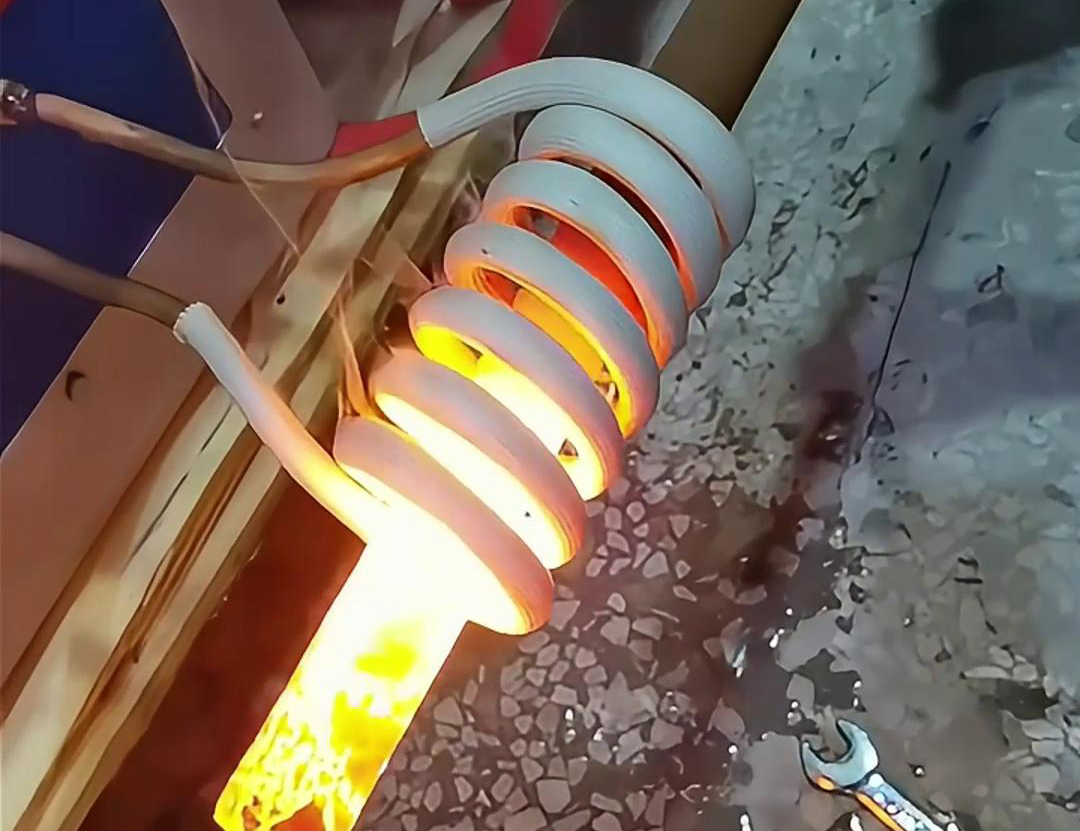 鐵棒的高頻加熱具有效率高、速度快、操作簡單等優點,廣泛應用于金屬材料加工