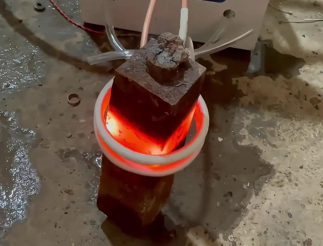 超音頻感應(yīng)加熱設(shè)備，具有加熱均勻、熱效率高、操作簡(jiǎn)便等特點(diǎn)