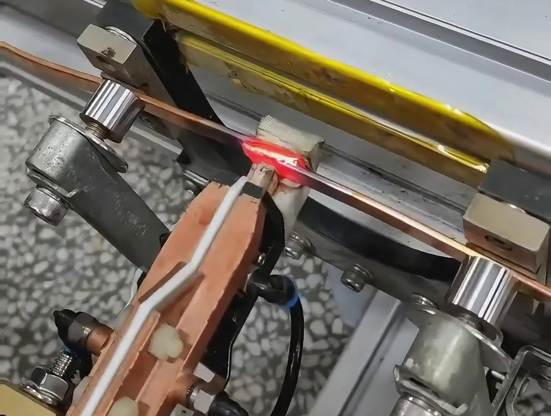 手持式高頻焊機對銅板焊接，手持式感應(yīng)加熱設(shè)備標(biāo)準(zhǔn)5米同軸電纜