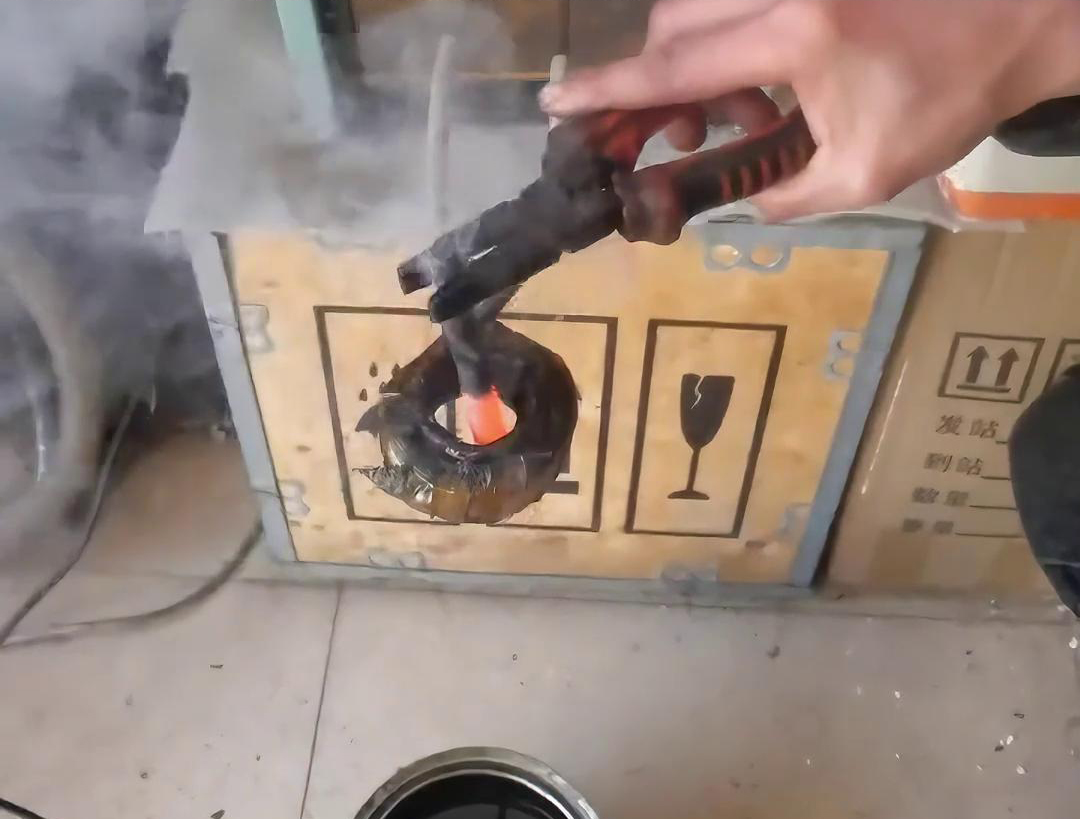 小型高頻淬火機,適用于常見小型五金金屬材料淬火熱處理