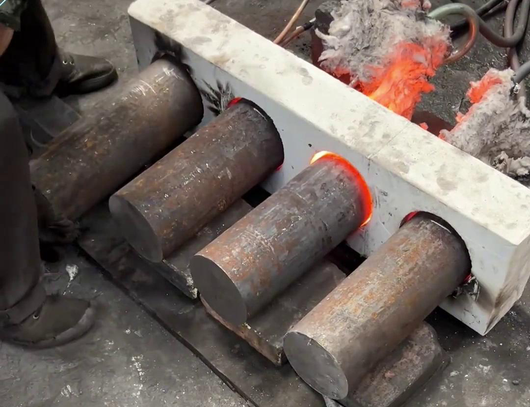 對于需要加熱大型棒料的場合,建議優先考慮采用中頻感應加熱設備