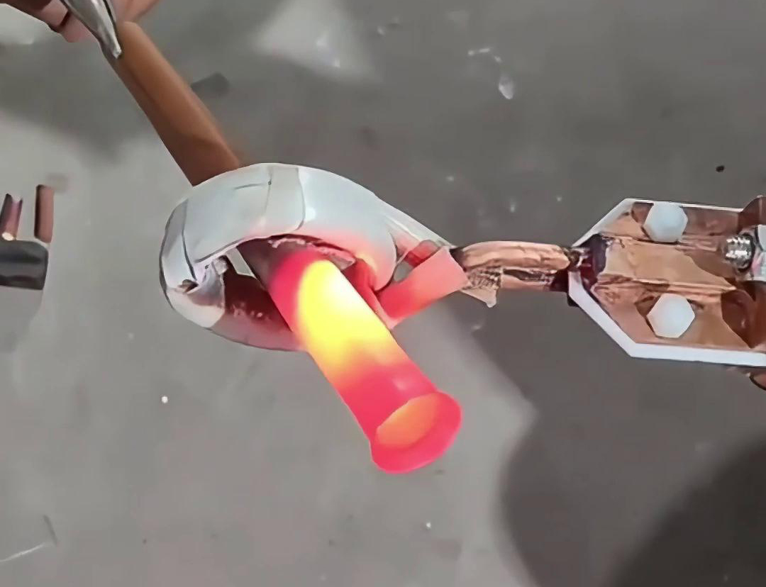 手持式高頻機集多種功能于一體，滿足不同工業領域對金屬加熱處理