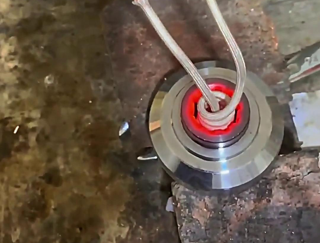 高頻內孔加熱淬火技術廣泛應用于汽車零部件、五金模具、軸類零件