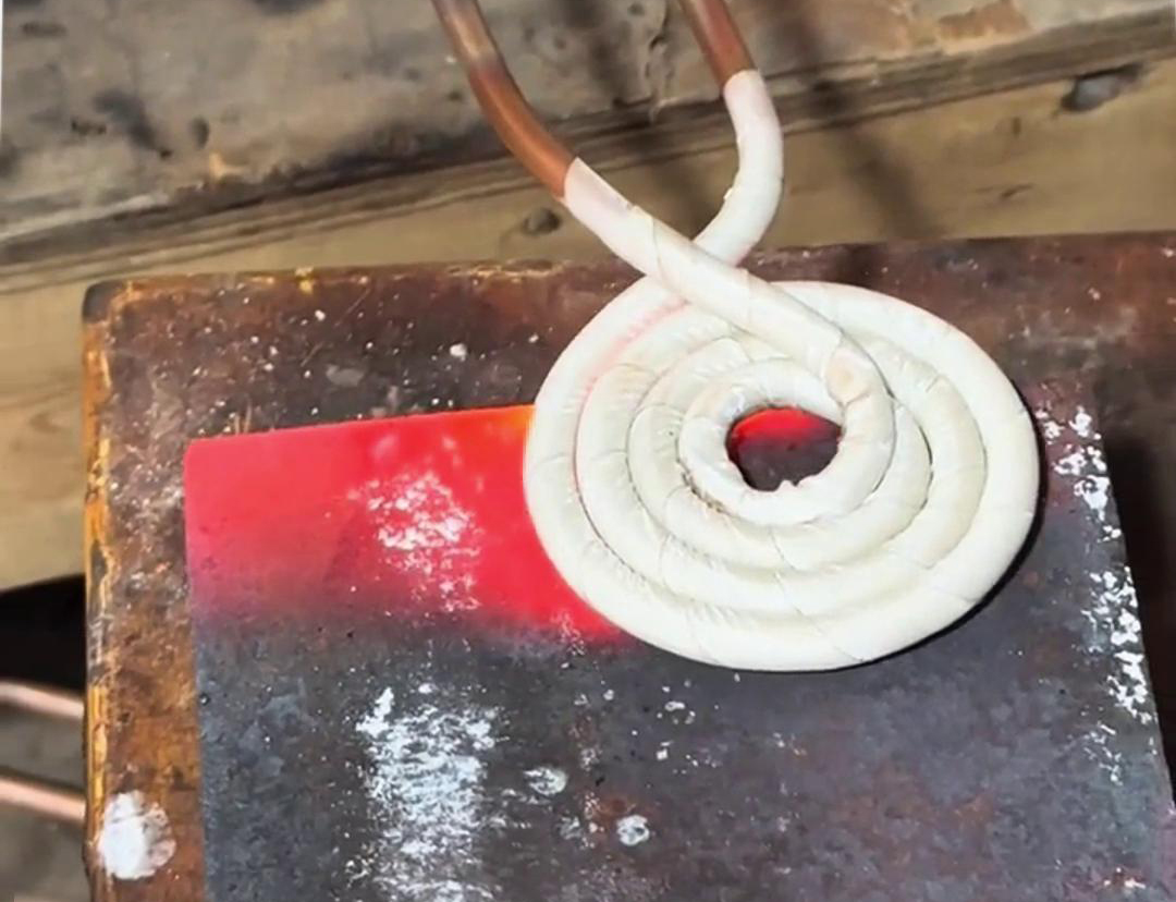 高頻機平面加熱主要用于焊接、淬火、回火、退火等工藝過程