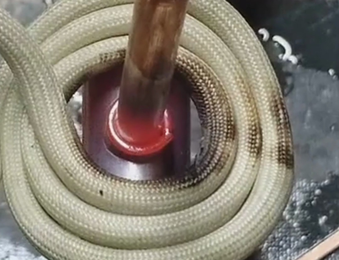 高頻焊機廣泛應用于空調、制冷、水暖等領域中的三通分支銅管焊接