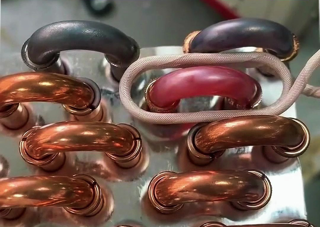 持式高頻焊機在冷凝器散熱器銅管彎頭焊接