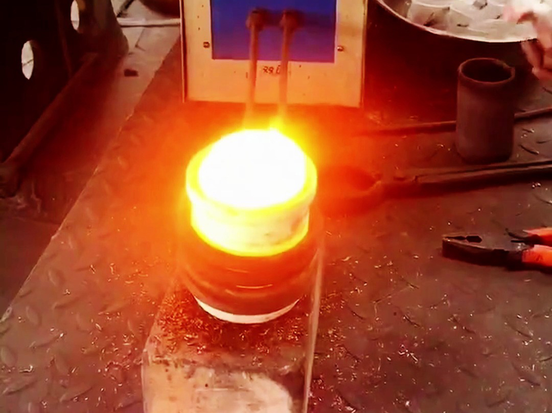 高頻熔煉爐適合在實驗室，教學(xué)，小型化熔煉生產(chǎn)使用