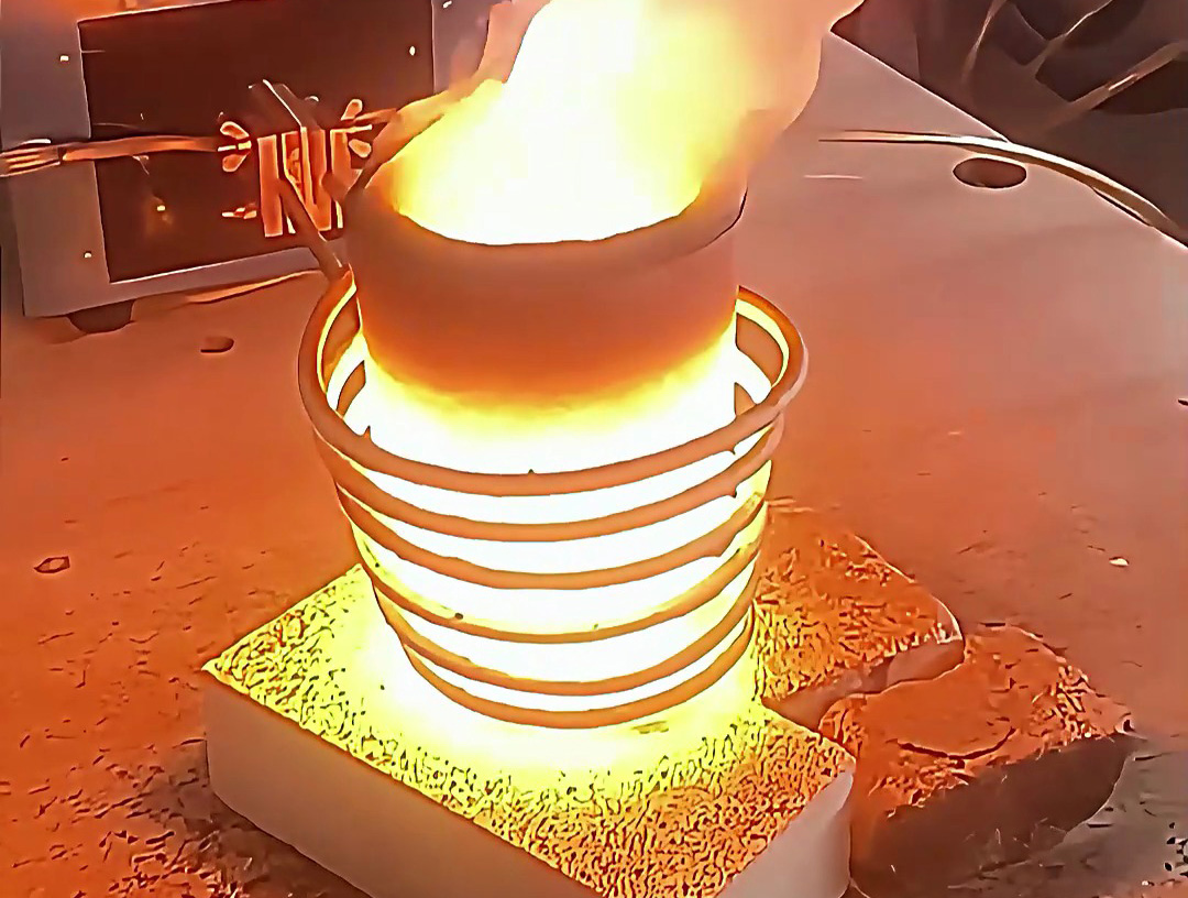 小型高頻金屬熔煉爐適用于多種金屬材料的熔煉，如金、銀、銅、鋁及其合金等