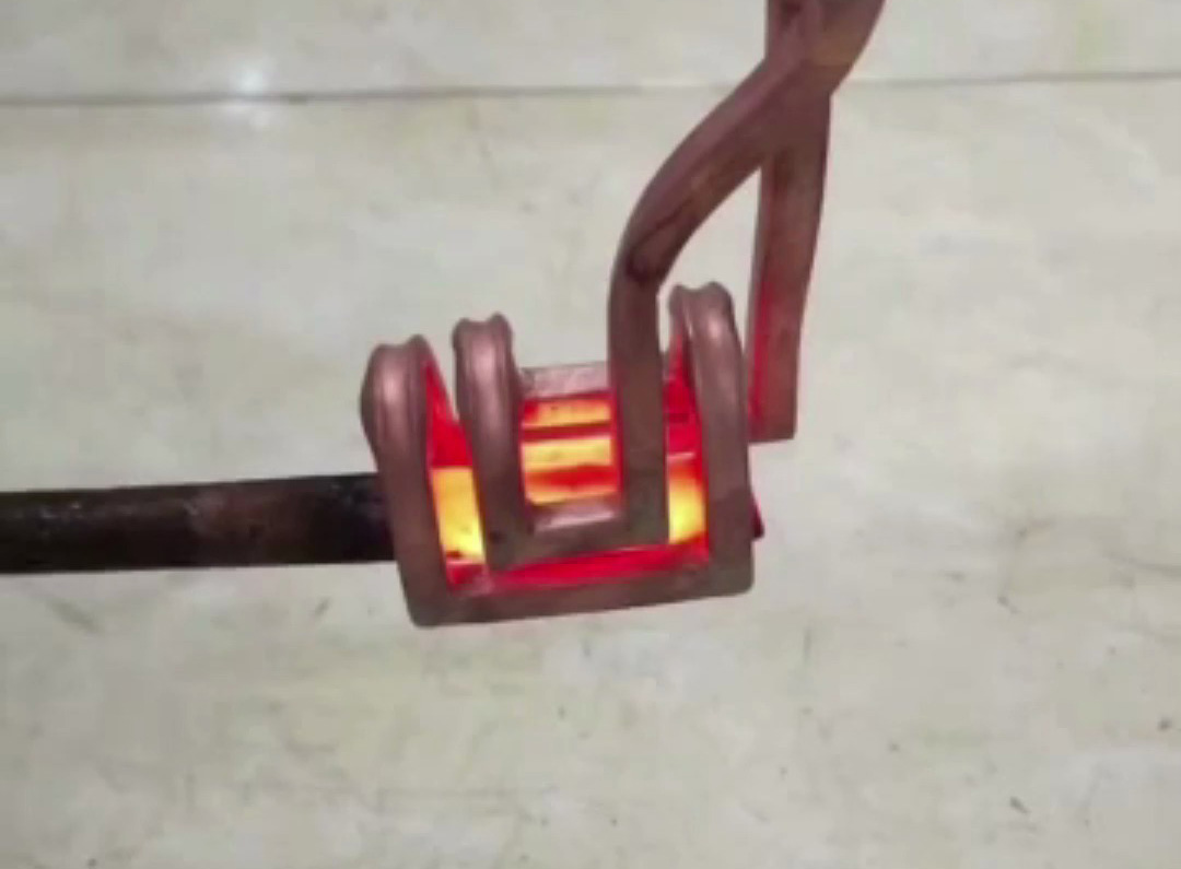 還在為金屬加熱發愁?高頻U型線圈裝置讓你大開眼界!