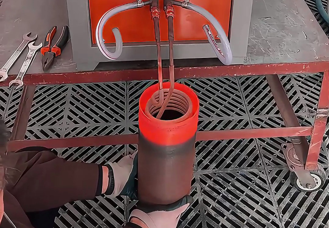 鋼管內(nèi)孔加熱新突破！感應(yīng)加熱設(shè)備讓你告別傳統(tǒng)火焰加熱方式