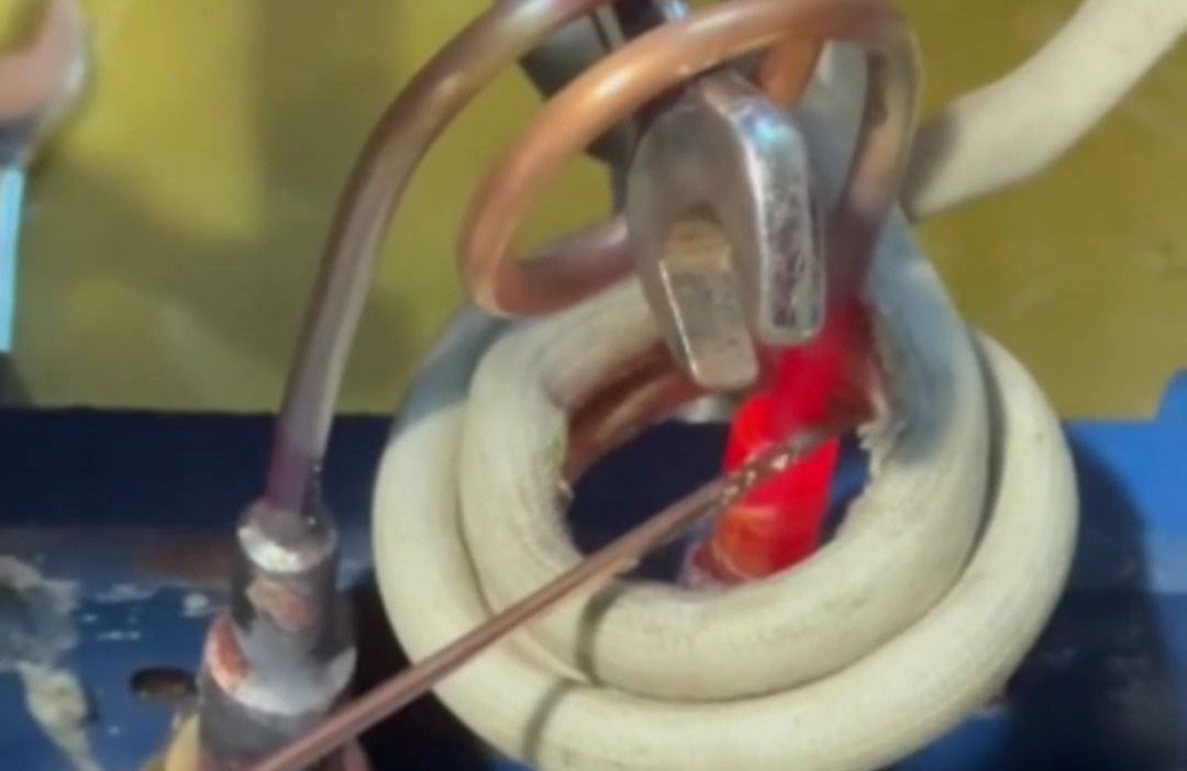 想提高銅件焊接效率和質(zhì)量嗎？那一定不能錯過高頻焊接機