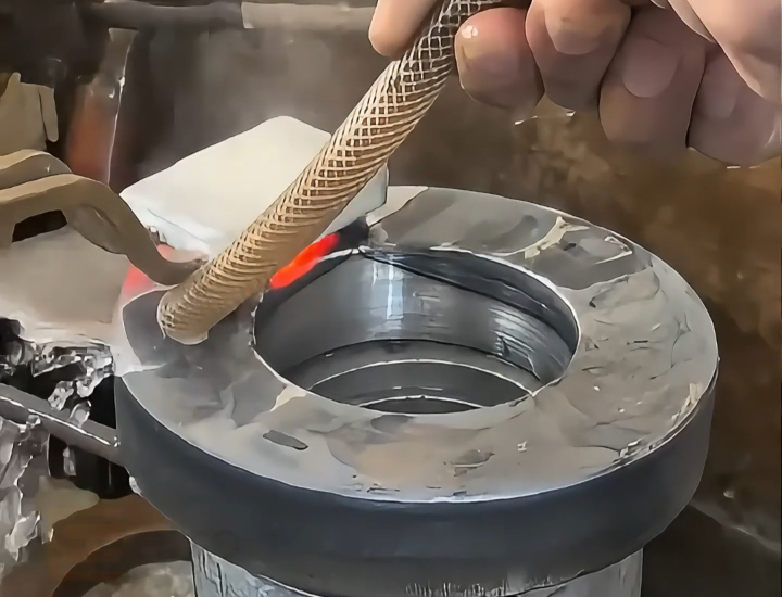 很多人問，金屬平面淬火為啥非要手持式高頻加熱機？