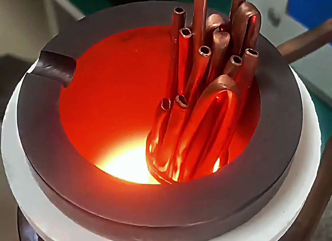 10公斤簡易金屬熔煉爐，采用380V專用感應加熱電源