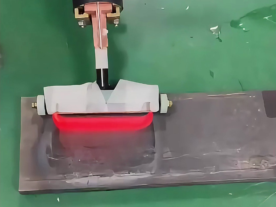 30秒看手持高頻加熱機如何輕松搞定金屬平面加熱！