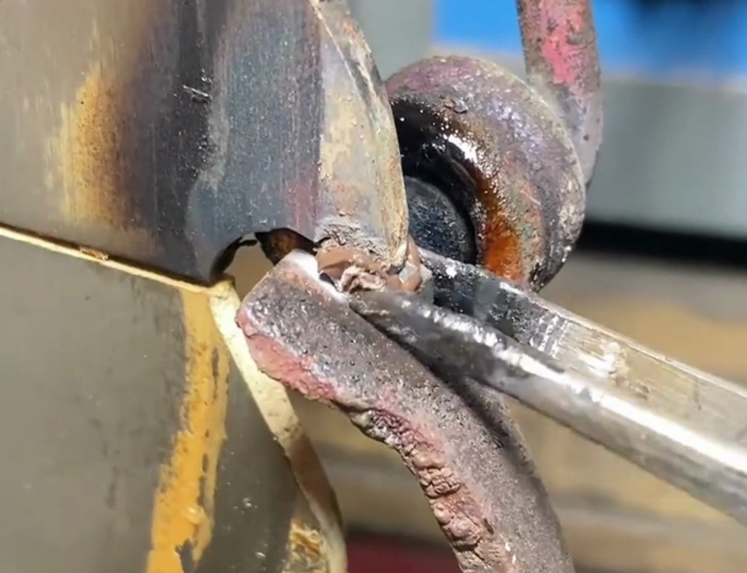 ?焊接鋸片合金 竟這么簡(jiǎn)單？高頻焊機(jī)操作全演示！